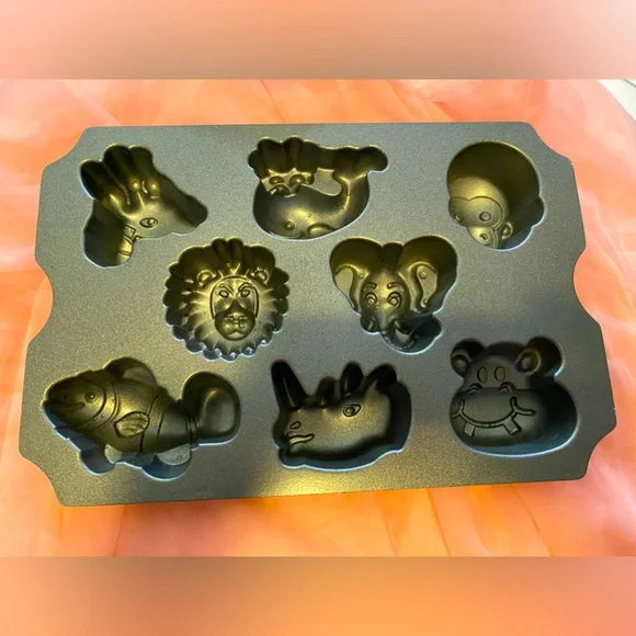 NORDIC WARE ZOO FRIENDS MUFFIN PAN - Picture 2 of 4